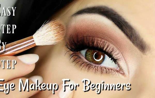 These 15 simple eyeshadow looks are anything but boring and they are sure to pique your interest and inspire your creati